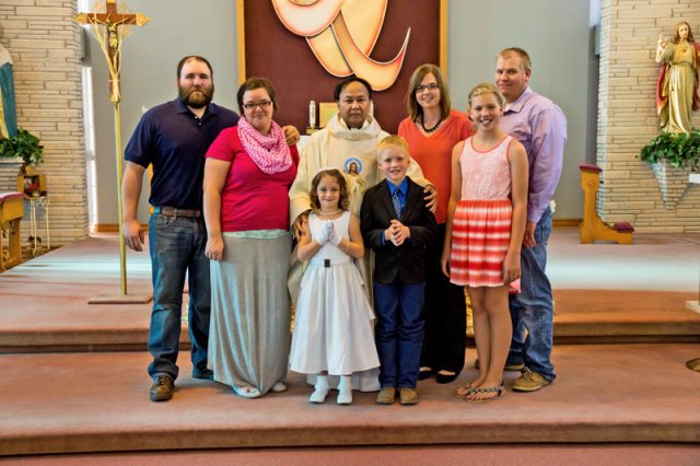 FAMILYCOMMUNIONROSE2104